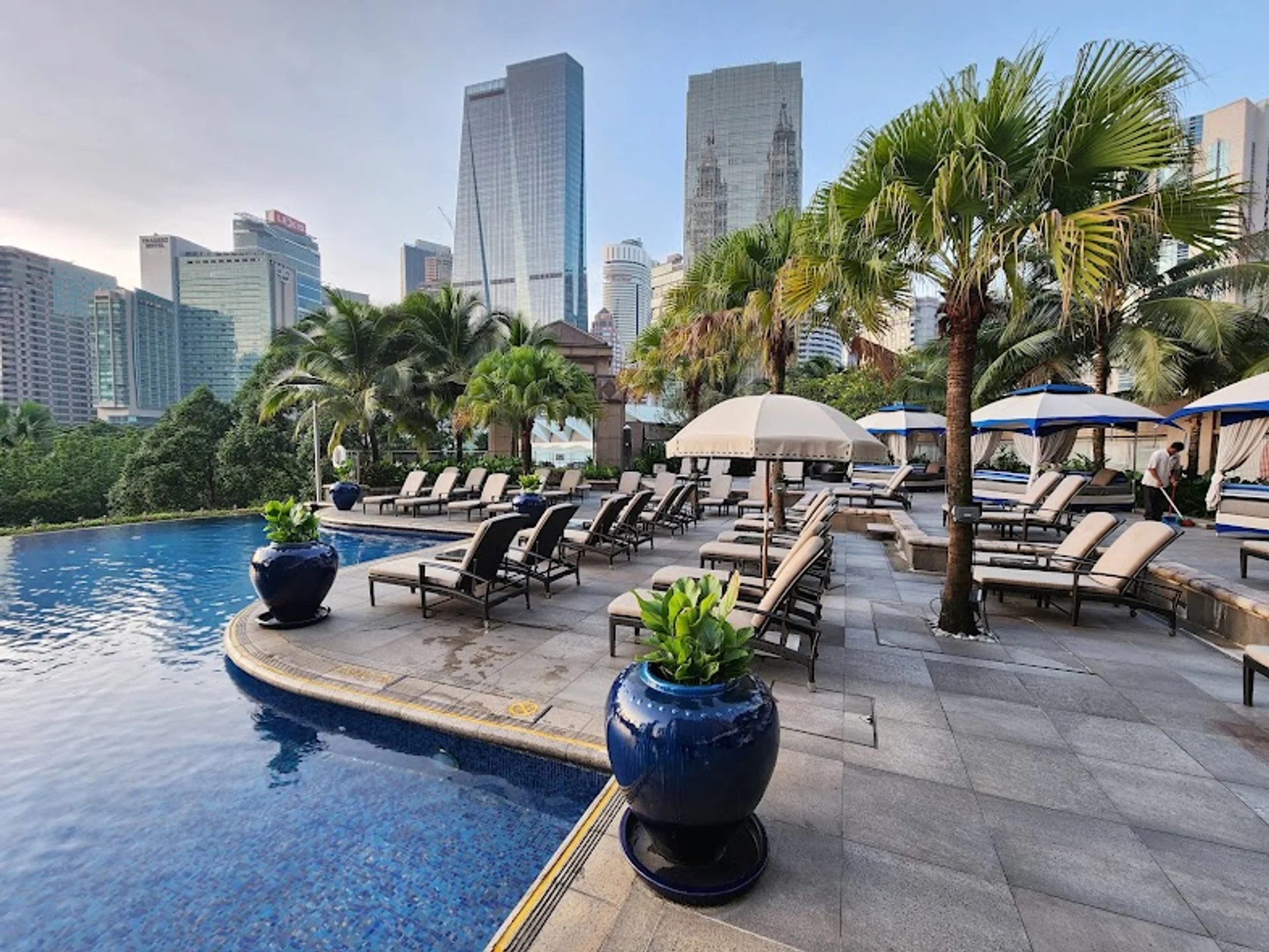 Aqua Restaurant & Grill Bar