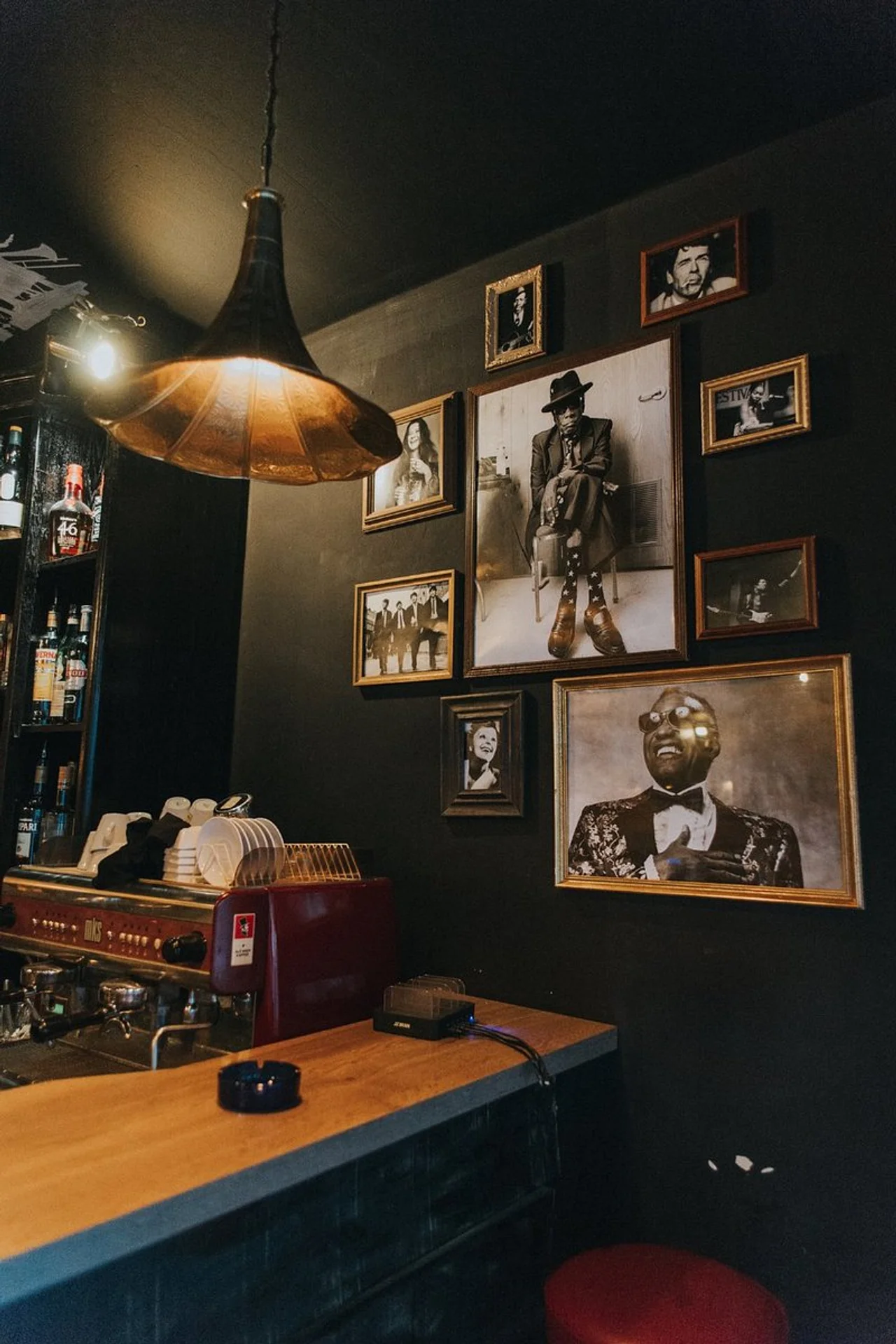 Needle Vinyl Bar
