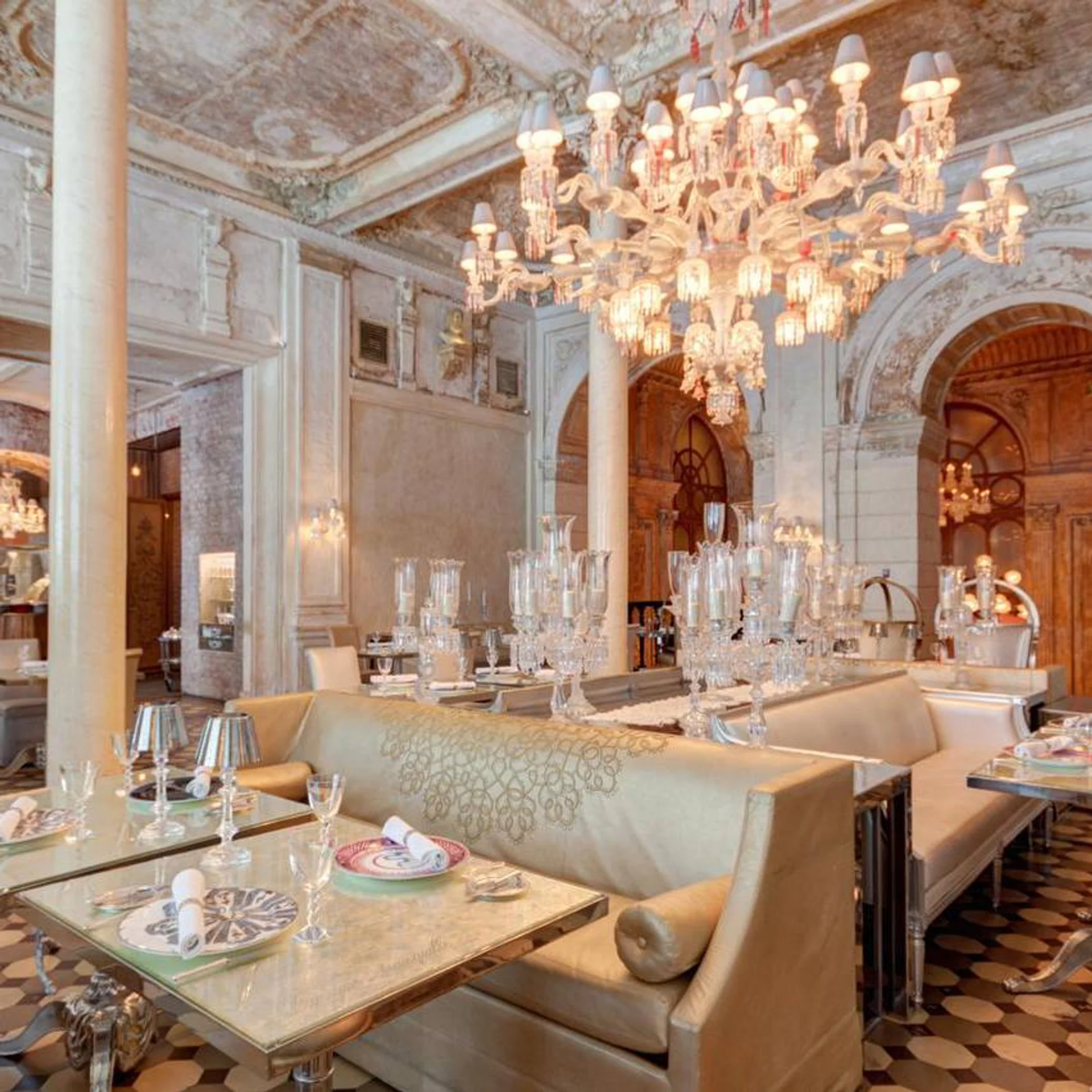 Baccarat Cristal Room