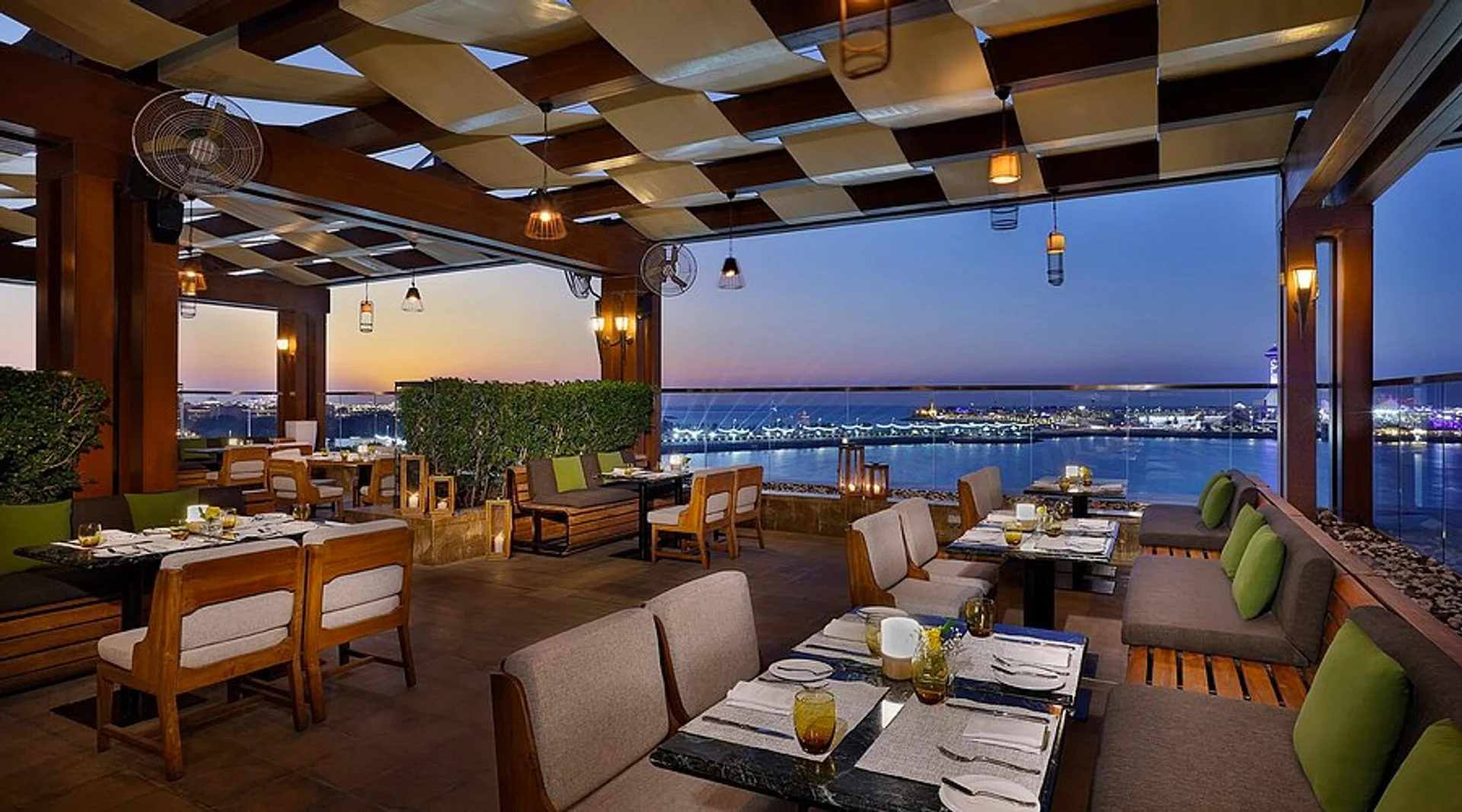 Azura Panoramic Lounge