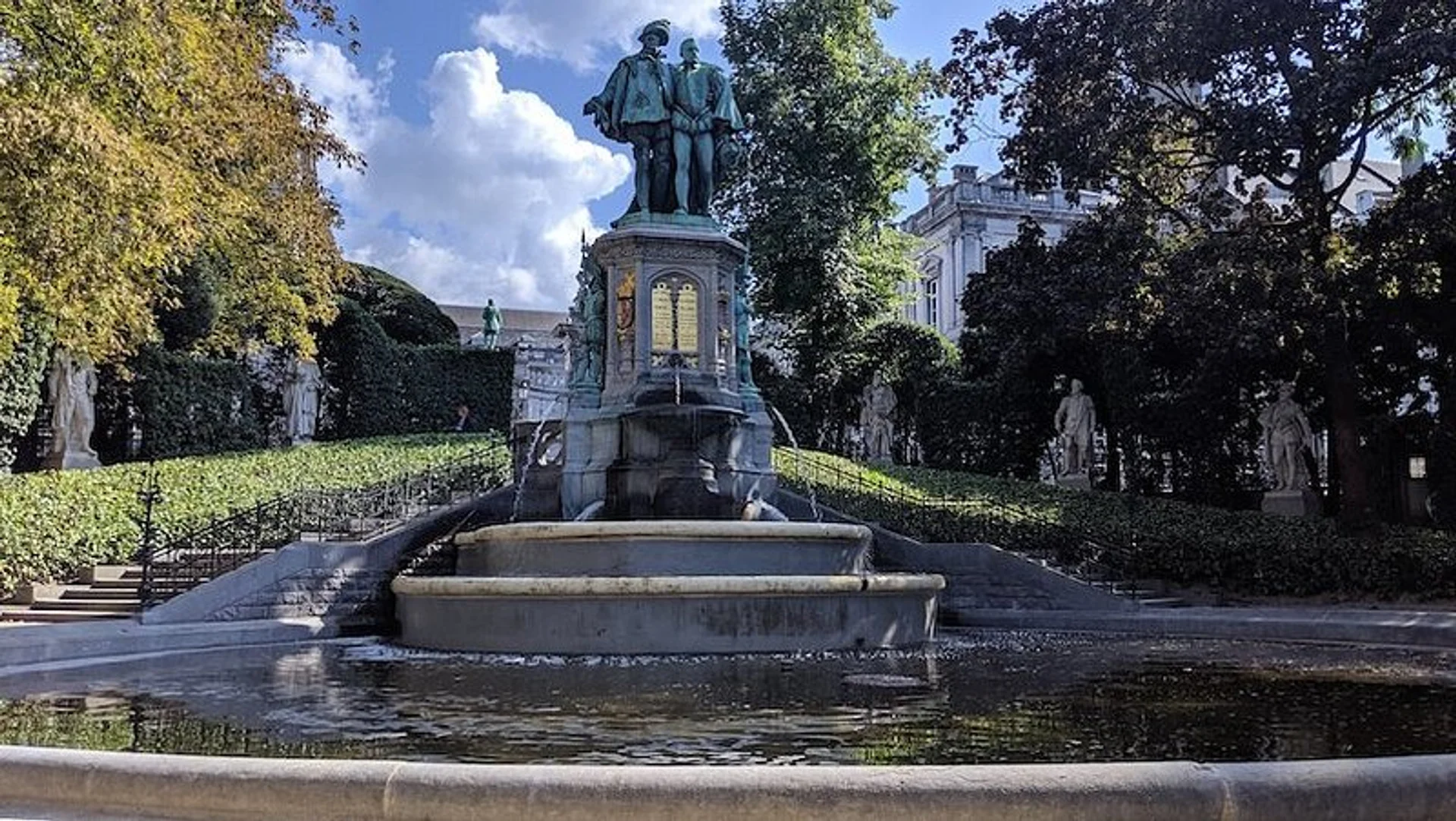 Egmont and Hornes Fountain