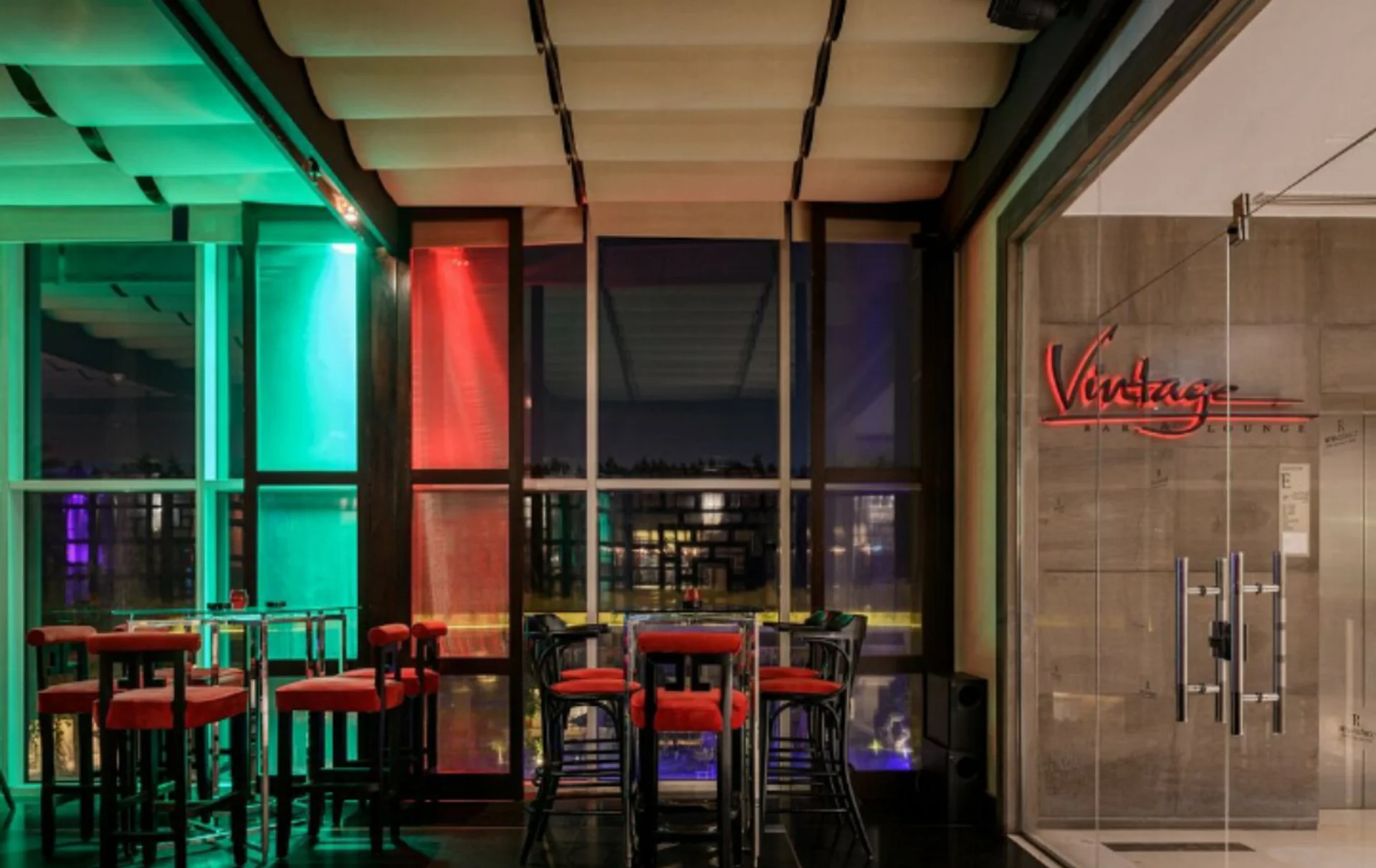 Vintage Bar & Lounge