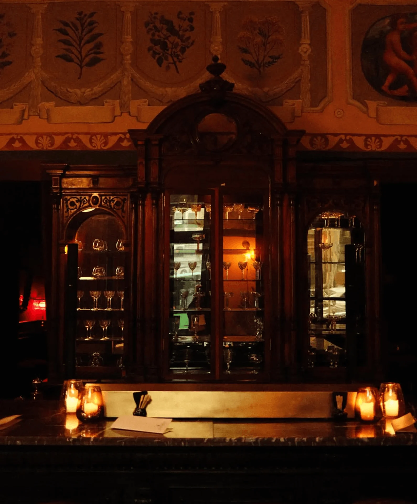 Apotheka Bar & Lounge