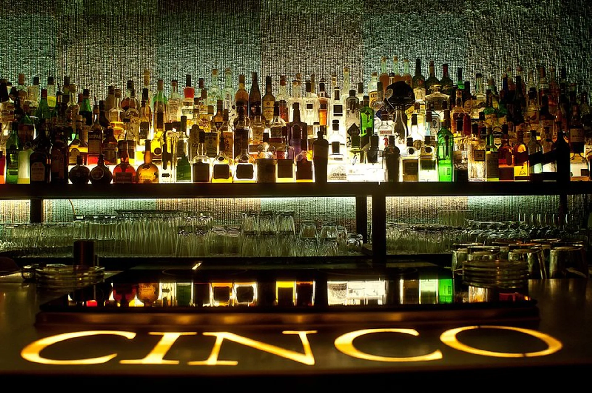 Cinco Lounge