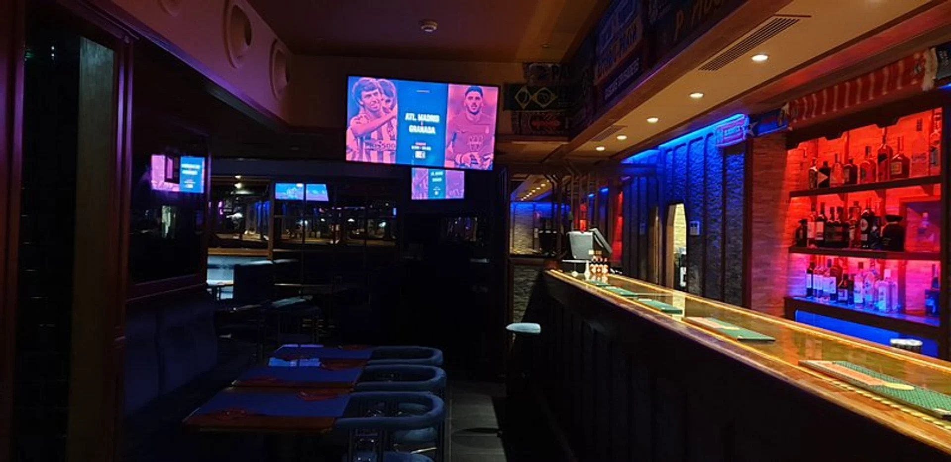 The Lounge - Sports Bar and Bistro